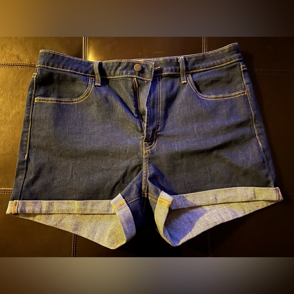 EUC Old Navy high rise wow denim shorts. Size 16.